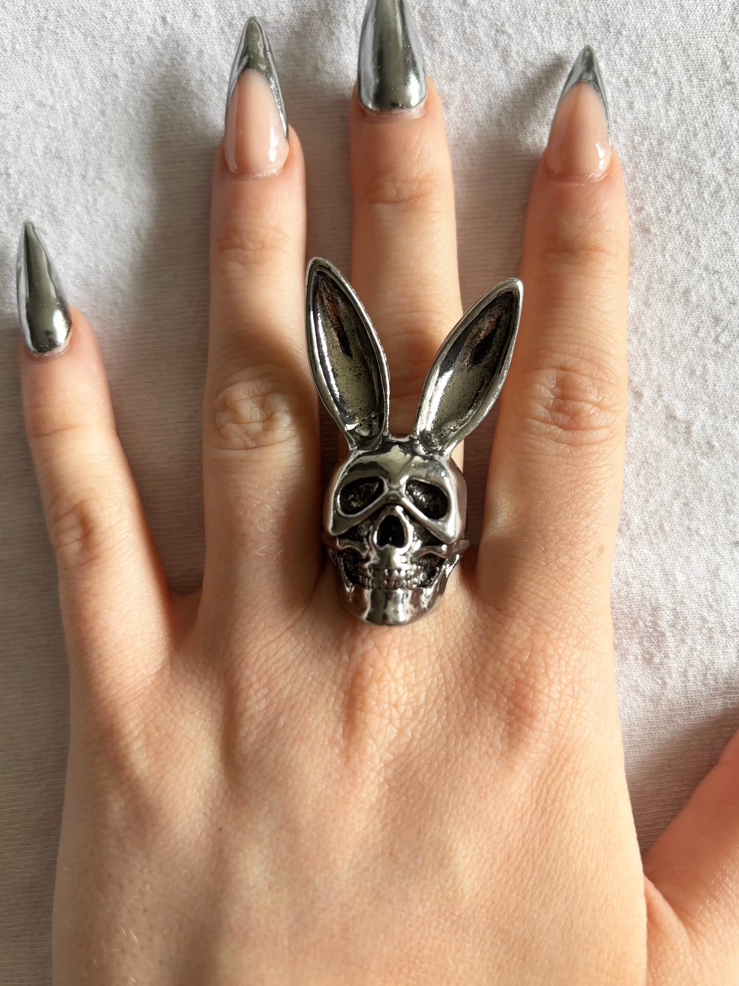 ¿Cuánto costó el anillo de Billie Eilish?