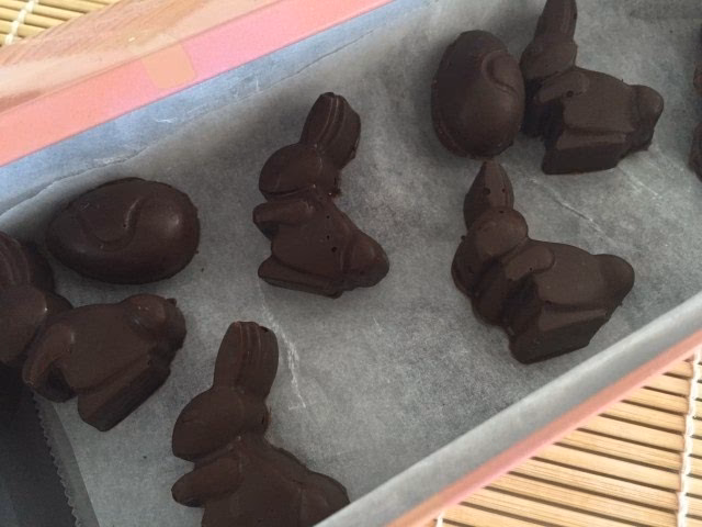 ¿Qué chocolate se usa para hacer huevos de Pascua?