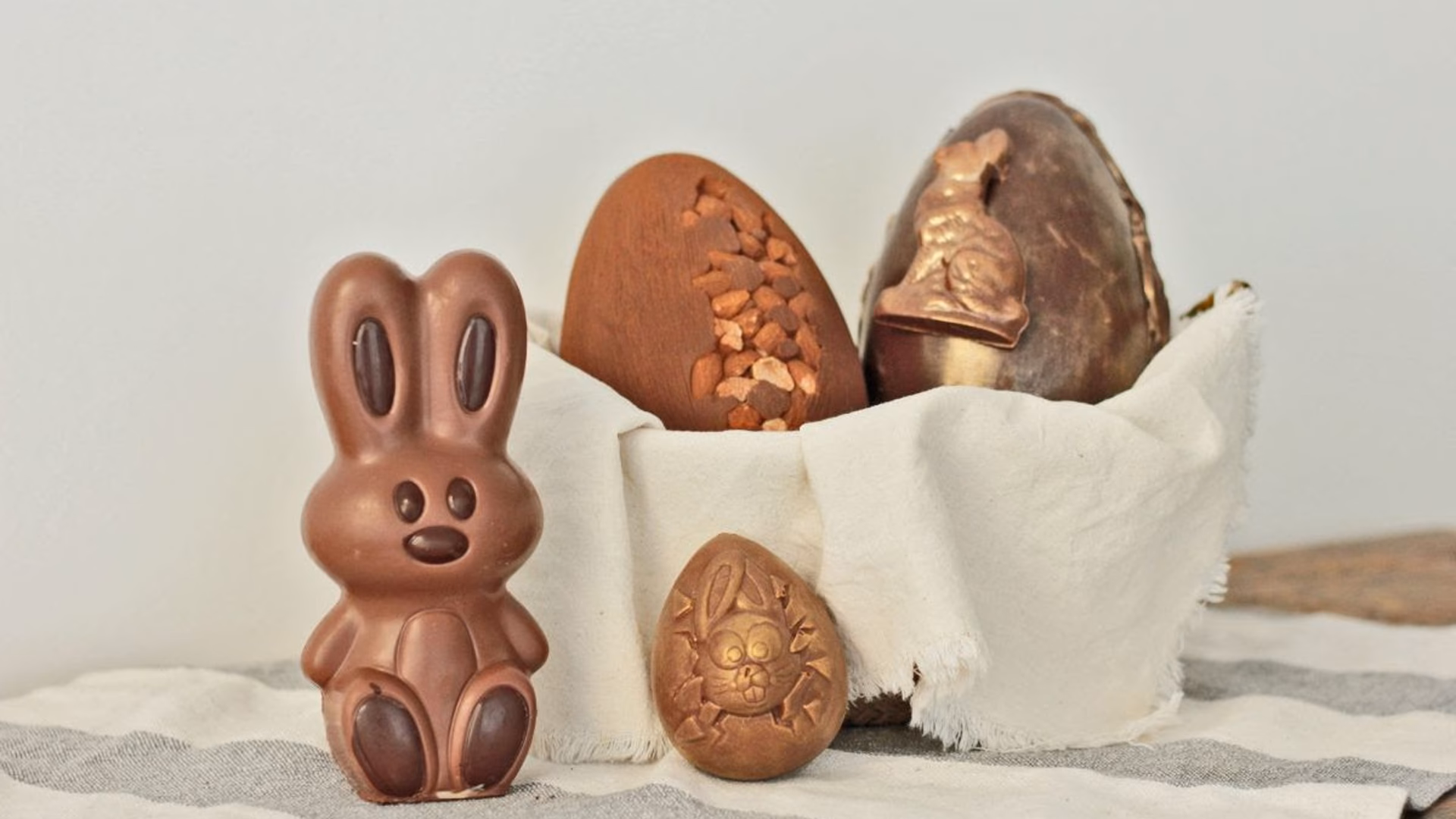 ¿Qué tienen que ver los huevos y conejitos de chocolate con la Pascua?