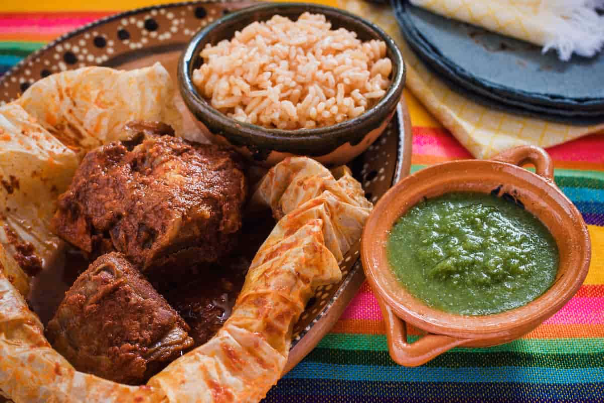 ¿Qué se le echa a los mixiotes?