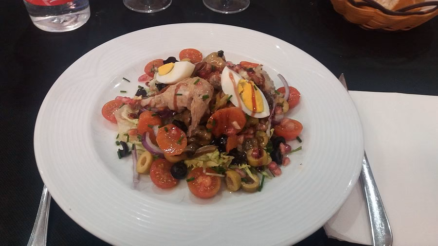 ¿Cuáles son los tres restaurantes de Disney Magic?